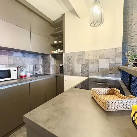 Boutique 2 Bedroom *