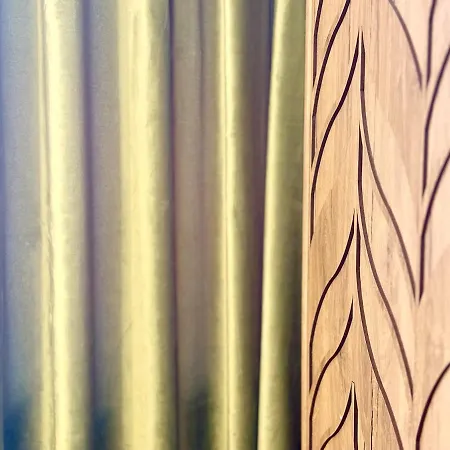 Boutique 2 Bedroom Apartment *